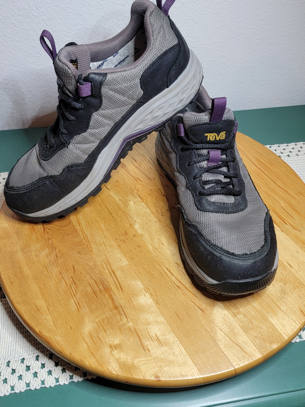 Teva Women's Gray & Purple Low-Top Trail Sneakers Sz 8